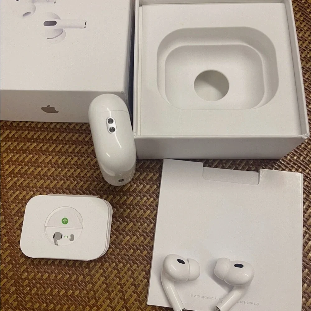 Apple Wireless Earbuds - White